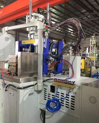 Machine de moulage par injection verticale à table à doubles glissades