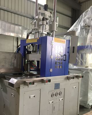 Machine de moulage par injection verticale à table à double glissement de 120 T pour la production à grande échelle