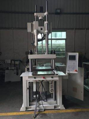 Machine de moulage par injection de plastique verticale 45T pour une production précise / précise