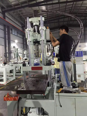 JTT-550DM Machine à injection de plastique verticale à table à double glissement pour le traitement de l'ABS/PP