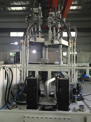 Machine de moulage par injection en plastique à deux couleurs