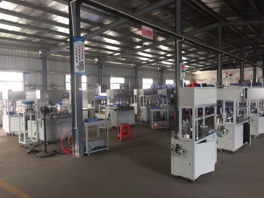 55T TPU machine de moulage par injection verticale pour la fabrication de composants électroniques TPU