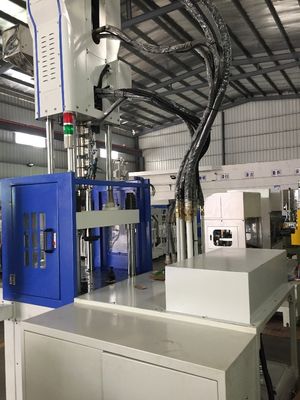 Machine de moulage par injection verticale à grande vitesse 55T 12kW 1 an de garantie