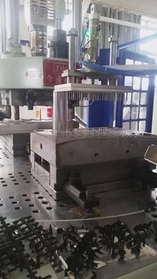 Machine de moulage par injection verticale hydraulique rotative 40T diamètre de vis de 30 mm
