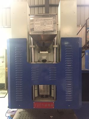 Machine de moulage par injection horizontale à serrage vertical 35T pour la production de joints 95cm3 Volume de tir