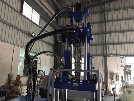 Machine de moulage par injection verticale hydraulique 55T avec 2 tables de travail