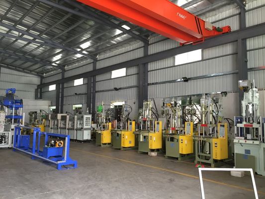 Machine de moulage en plastique micro vertical en PVC de 15 T pour les besoins de la production à petite échelle