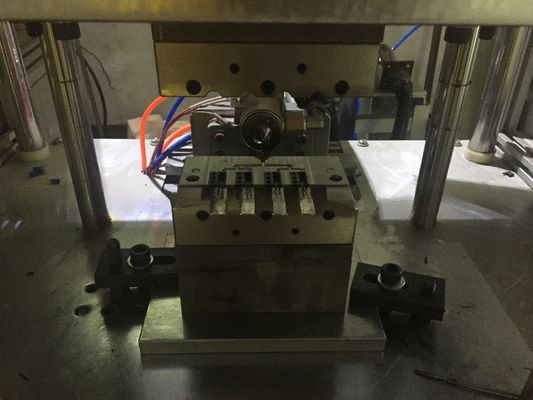 56g Machine de moulage par injection adhésive à basse pression à fusion à chaud avec station double