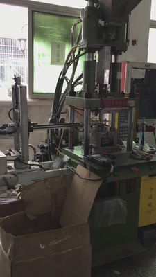 Machine de moulage par injection verticale semi-automatique 20T pour pièces de rechange après service