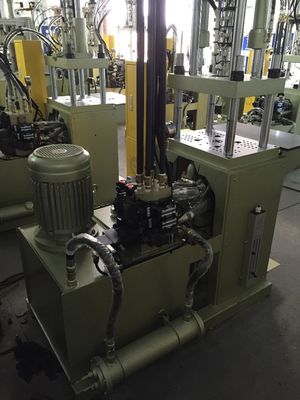 Machine de moulage par injection verticale en plastique à vis et baril bimetallique 45T