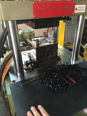 35T machine de moulage par injection verticale en plastique Max lumière du jour