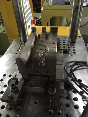 35T machine de moulage par injection verticale en plastique Max lumière du jour