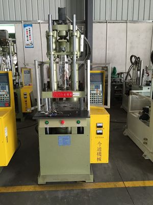 Machine de moulage par injection verticale en plastique robotisé de 45 T avec traction d'éjecteur de 45 mm
