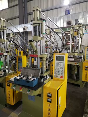 Petite machine de moulage par injection verticale en PE Pvc 30T