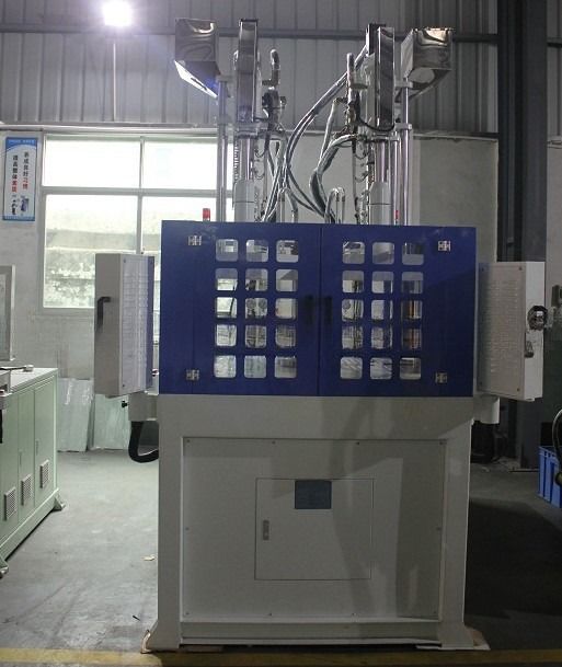 Machine de moulage par injection de plastique verticale à vis de 30 mm de diamètre multi-couleur JTT-550 2V-3R