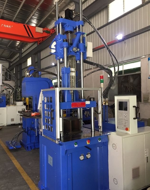 Machine de moulage par injection verticale hydraulique 55T avec 2 tables de travail
